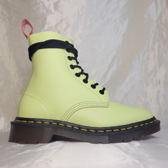 Dr. Martens x Undercover Jun Takahashi 1460 leather boots in Pastel Yellow - Picture 2 of 8